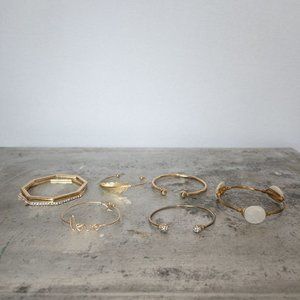 𝅺Lot of 7 Gold Tone Bracelets Rhinestone Open Love